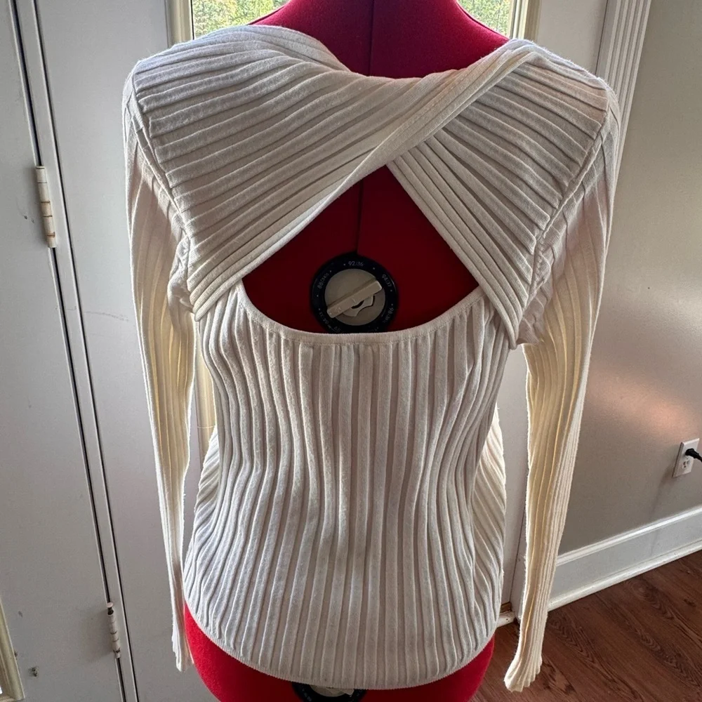 Elegant White Ribbed Sweater excellent used condition, size medium - Picture 2 of 5